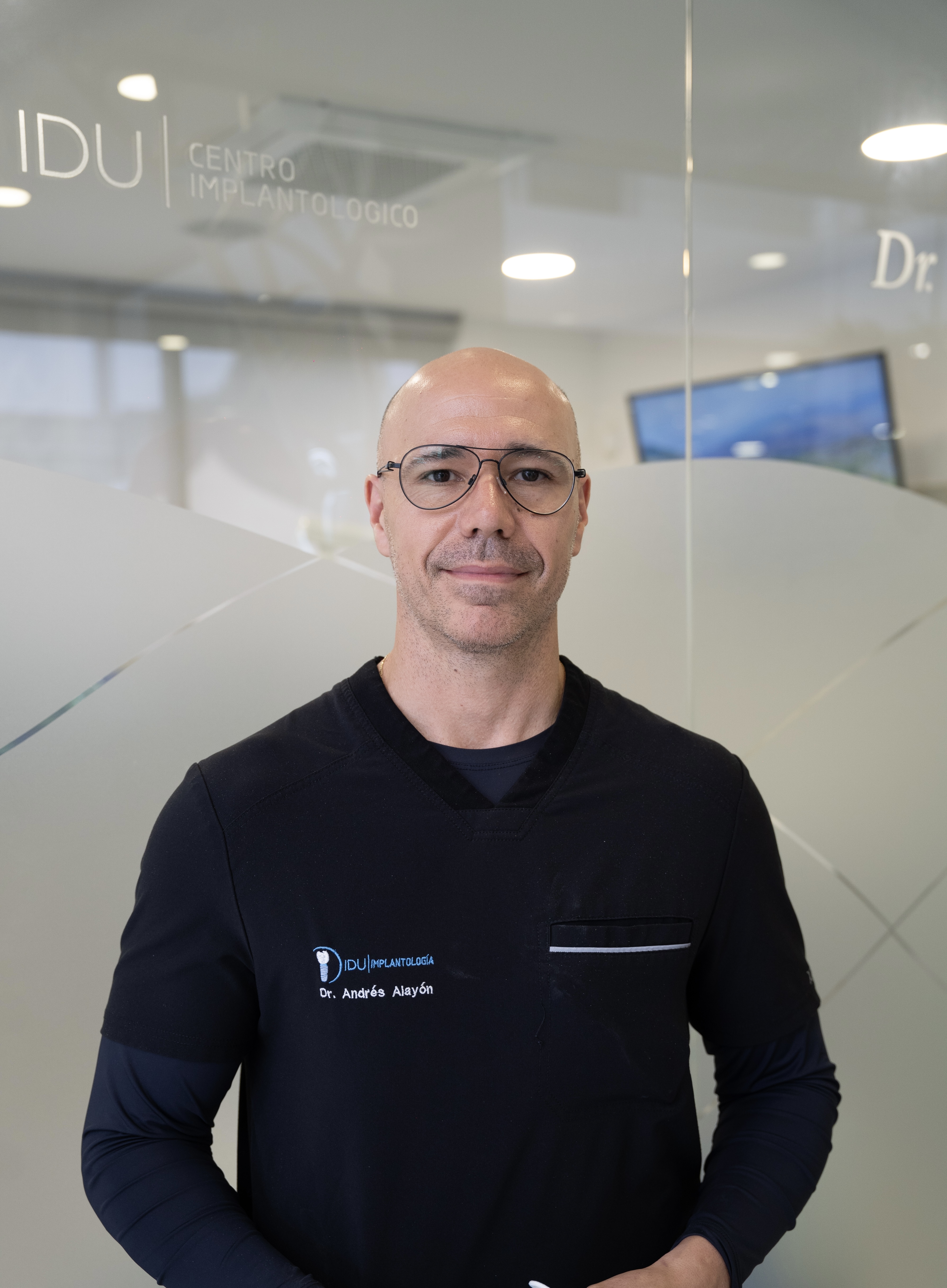 Dr. Andrés Alayón en el Centro Implantológico